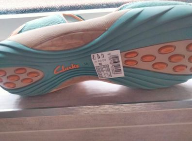 woman's clark sandals