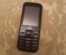ZTE F320 Mobile Phone
