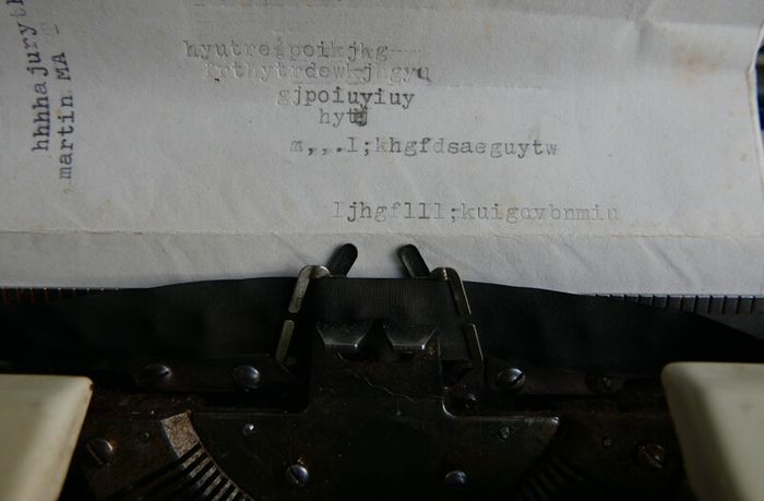 Brother Deluxe 1350 Vintage typewriter (in working order)