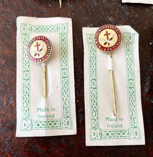 Sacred Heart Irish Pin Badges x 12