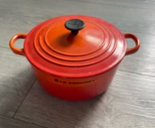 le creuset cast iron volcano casserole 22cm
