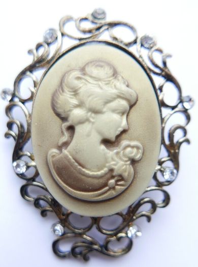 Vintage Cameo Brooch