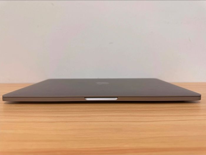 Apple MacBook Pro 13' 2019 i5 16GB RAM 512GB SSD A1989 Space Grey + Charger