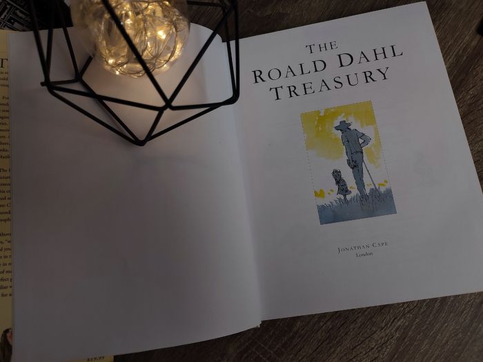 The Roald Dahl Treasury ! by Roald Dahl ! Hardcover ! 1997 ! by Jonathan Cape !