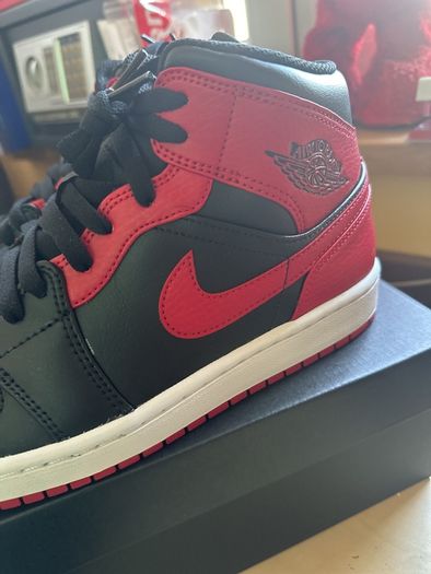 Air Jordan 1 Bred  mid