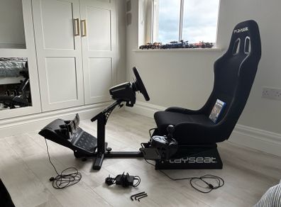Playstation steering wheel/Logitech g29 with seat