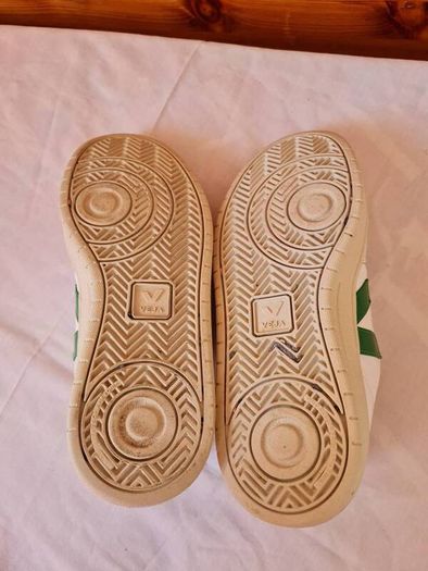 Veja v12 green logo size 5 eu 38 white leather in good condition
