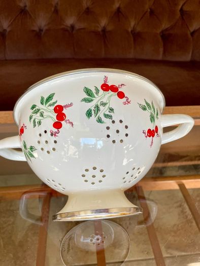 Vintage Pretty Rayware Metal Kitchen Sieve Enamelware Drainer