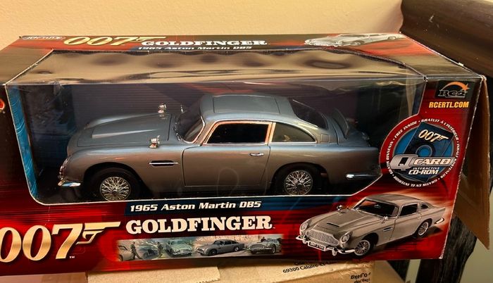 Joyride James Bond 1/18