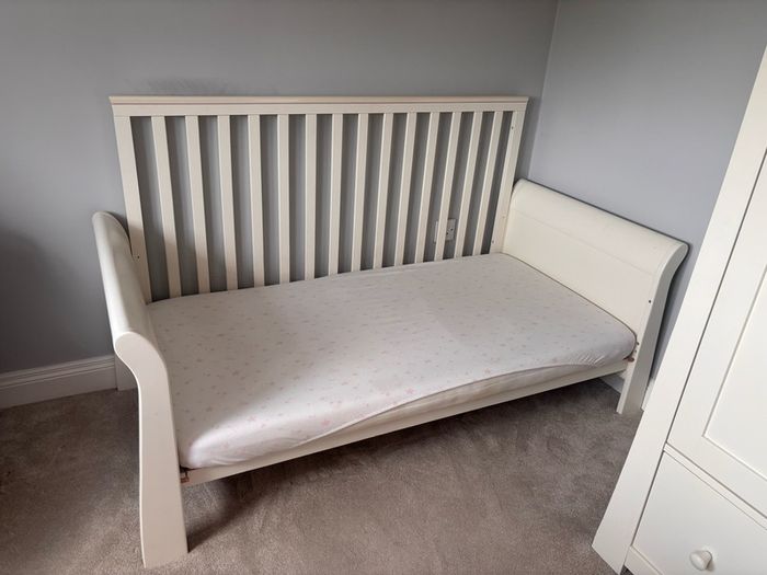 Children's bedroom furniture