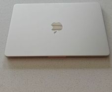 MacBook Air M3 24GB
