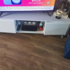 White gloss TV unit