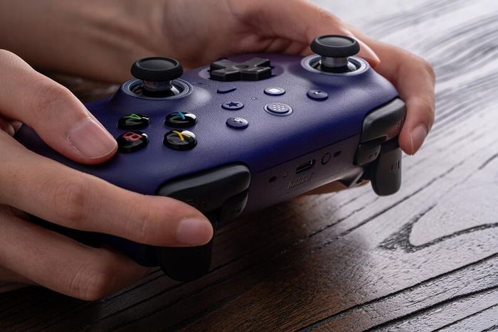 BUNDLE: 8Bitdo Ultimate 2 Wireless Controller (Boxed) + Official Controller Travel Case (Boxed) + Bonus!