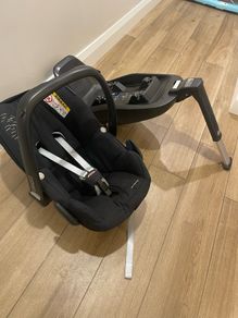 Maxi Cosi Carseat and Base