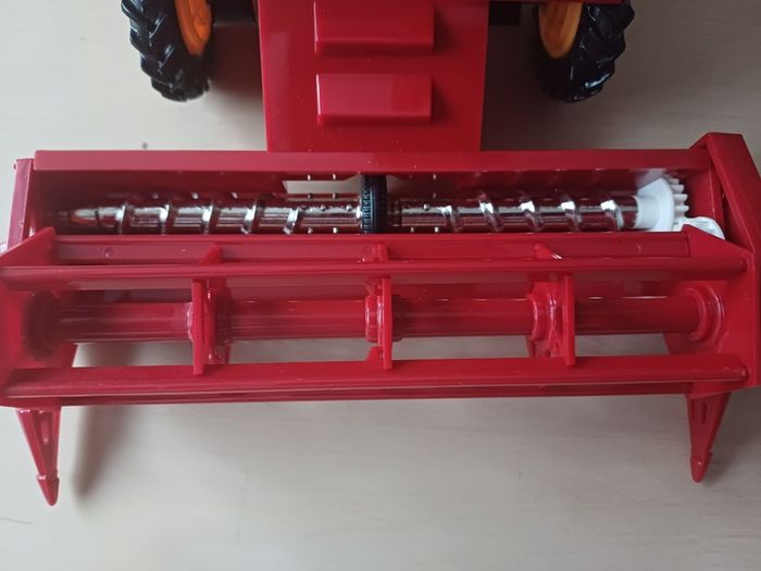Britains Massey Ferguson Combine Harvester Farm Model Boxed MINT