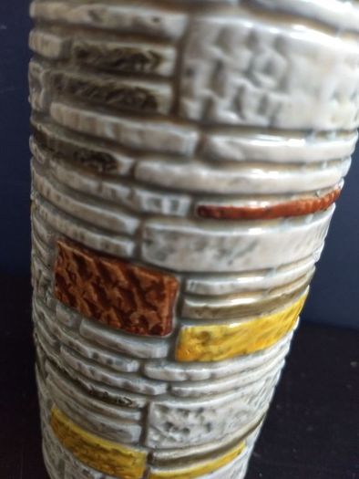 Fabulous Vintage Retro Kitsch Sylvac Cylindrical Vase from the "Brickwork" Range Produced in the 60's and 70s, Shape Number 3812