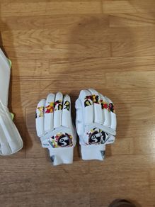 Cricket batting gloves