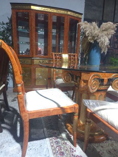 table+6 chairs+displqy cabinet