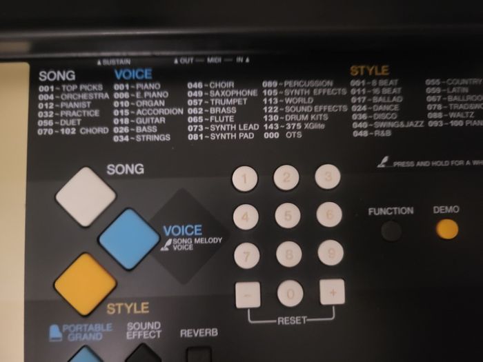 Yamaha YPT220 Digital Keyboard