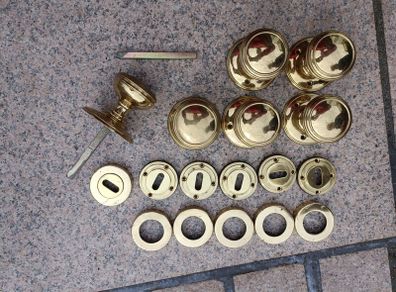 6 brass doorknobs