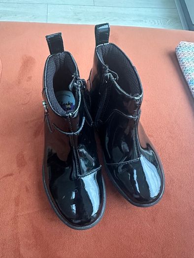 Girls boots
