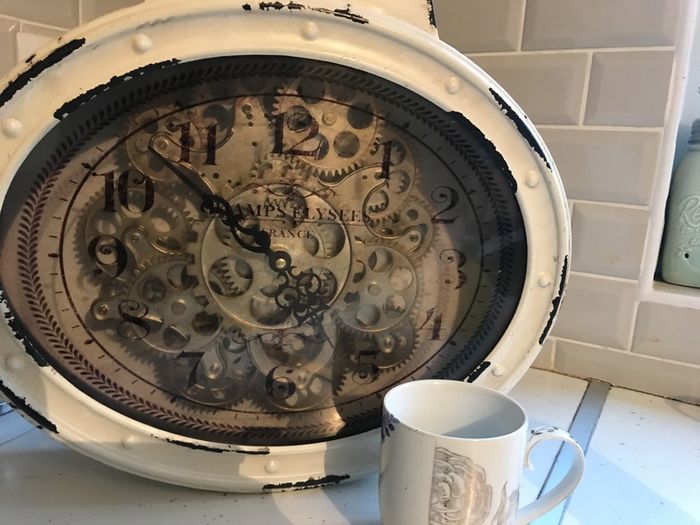 Clock with moving gears