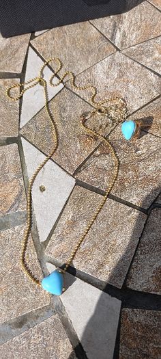 Vintage jewelry is sold individually for 5 to 10 euros