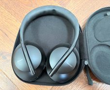 Bose 700 w/ case