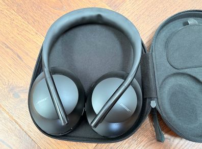 Bose 700 w/ case