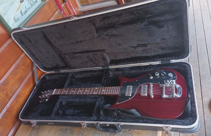 Gretsch electric guitar, case, fully working,  D18