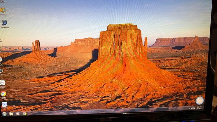 Antec media PC desktop Win 7pro +monitor