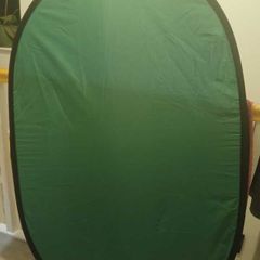 Collapsible green and blue chroma screen