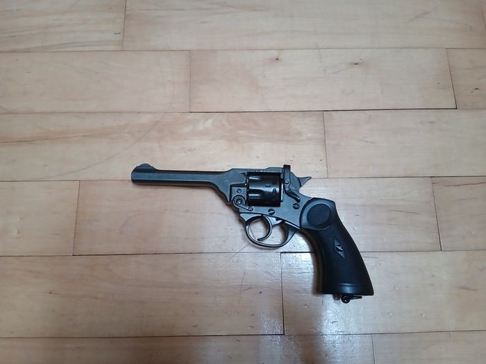 DENIX Webley revolver