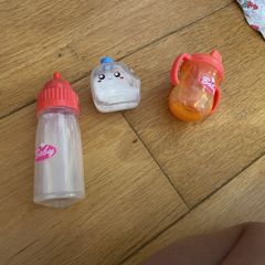 Toy feeding bottle with fake drinks