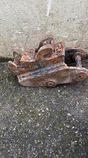 Hydrolic quick hitch