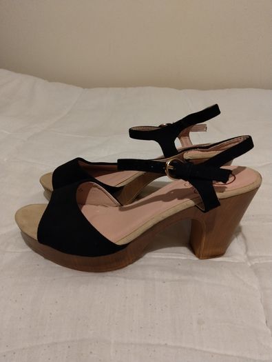 Kylie Crazy Shoes Sandals