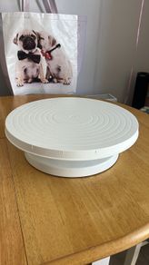 rotating cake stand