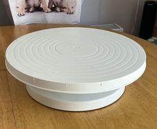 rotating cake stand