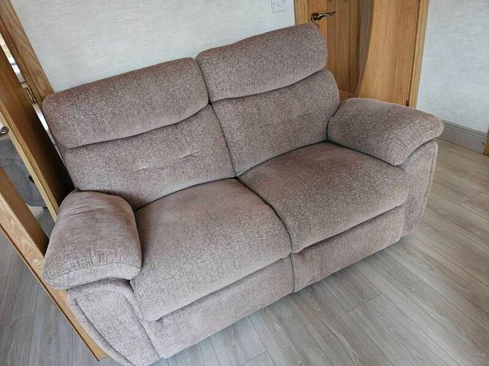 Two seater recliner.