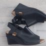 black leather wedge sandals size 5 Image 2