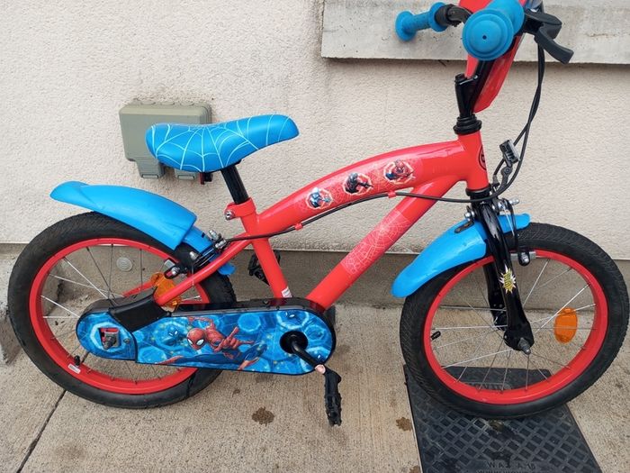 Kids spiderman bike size 16 inch wheels