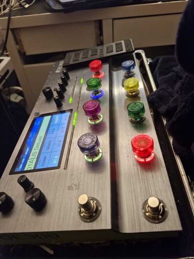 Mooer GE 300 Amp Modeling - (As new) I Multi Effects Guitar Pedal (Amp Simulations / Distortion / Overdrive / Delay / Chorus / Flanger / Octaver and more!