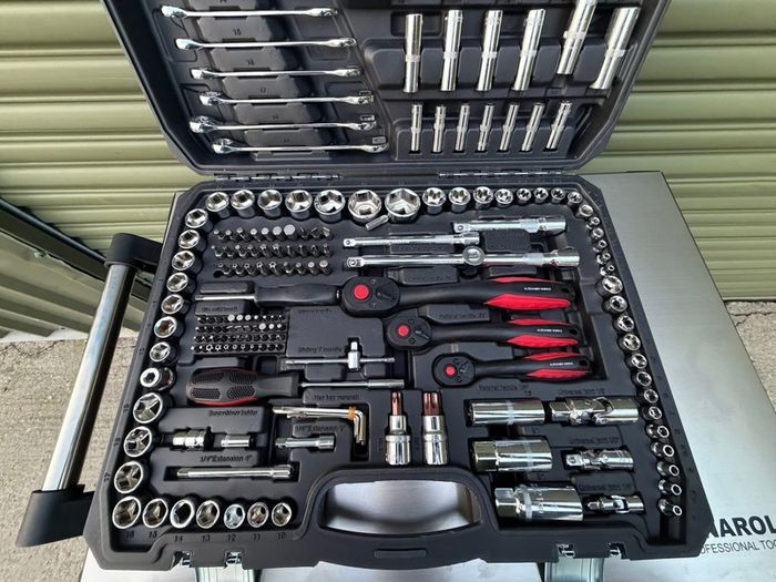 231 Piece Socket Set - 1/4, 3/8 & 1/2 Drive