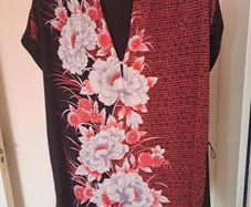 Brand new Wallis floral elastic longer line top size UK 14 EU42 Postage included