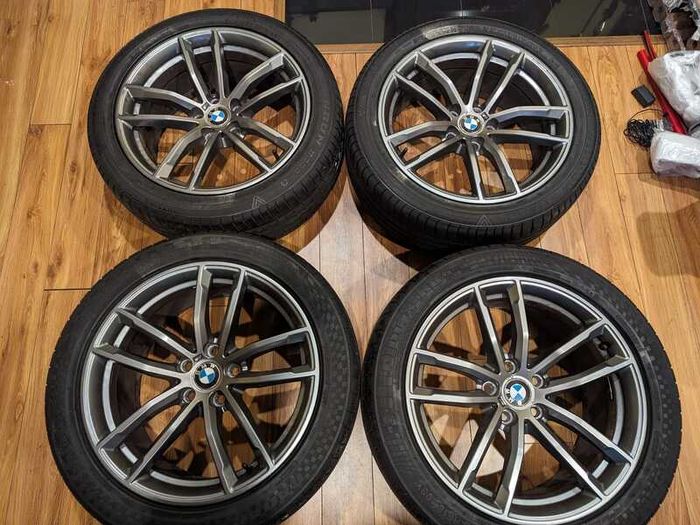 Genuine BMW G30 662M 18 inch alloys and tyres