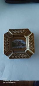 irish made porcelain wade ashtray,,prefect condition see the pictures for condition,buyer collects or pays postage thank you ,bunratty Castle picture insert ,