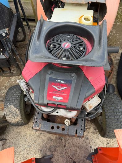 Ride on lawnmower engine