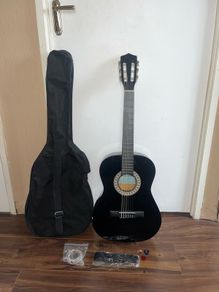 Child's 3/4 Guitar with Carrier, Extra Strings, Strap and 3 Picks.