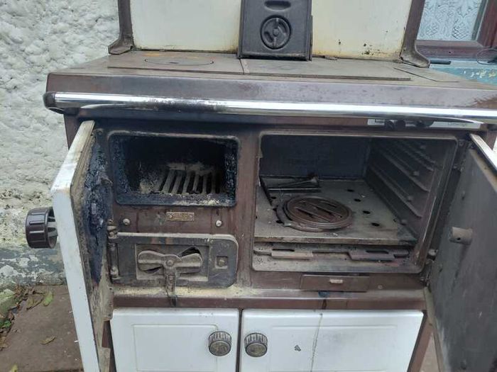 Stanley solid fuel cooker with back boiler