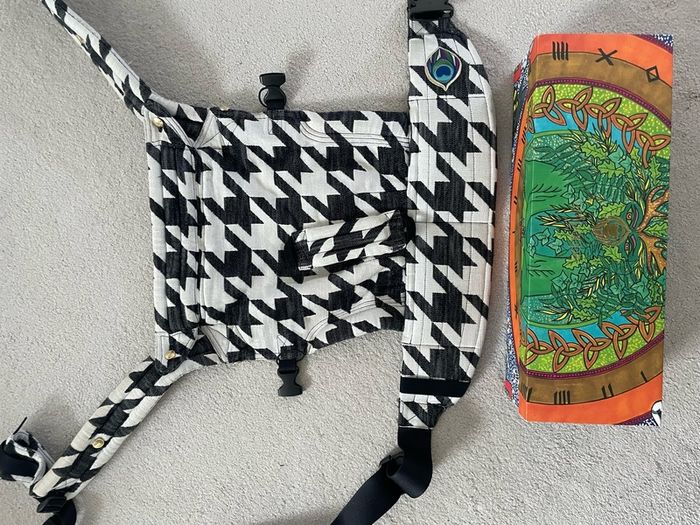 Artipoppe baby carrier